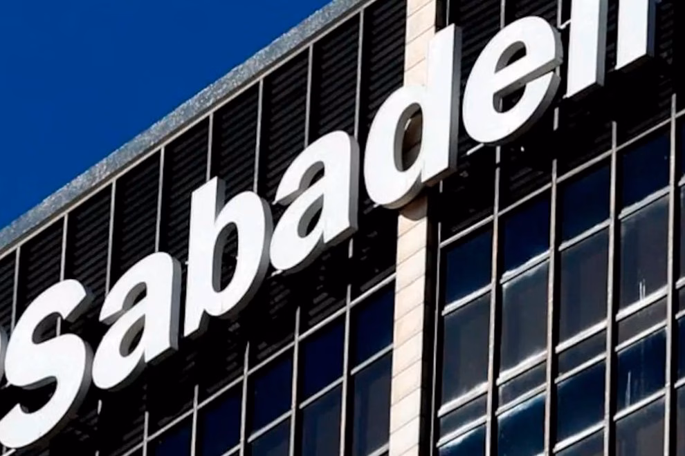 CCOO Y UGT trasladan al Ministerio de Economía su rechazo a la OPA del BBVA sobre el Banco Sabadell