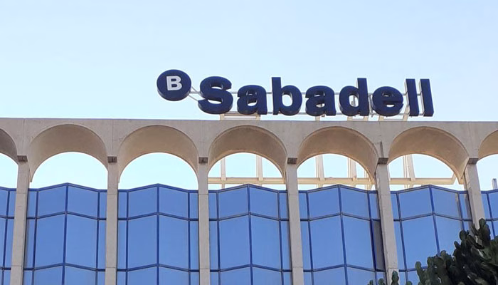 El Banco rebaja la cifra a 1730, todavía insuficiente para garantizar la voluntariedad de este ERE