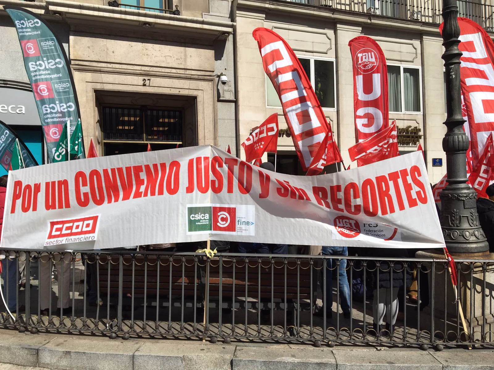 Movilizacion por un convenio justo y sin recortes en el sector de Ahorro